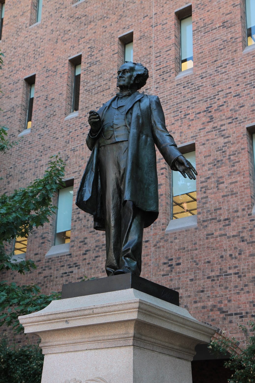 Samuel%20David%20Gross%20monument%2C%20Jefferson%20Medical%20School%2C%20Philadelphia%20-%2003.JPG
